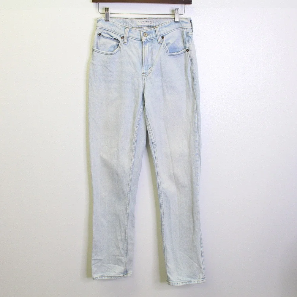 Abercrombie & Fitch Curve Love The Straight Mid Rise Jean Size‎ 26